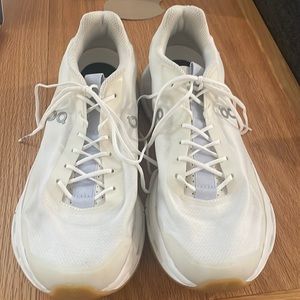 ON Cloudnova form in white/heather